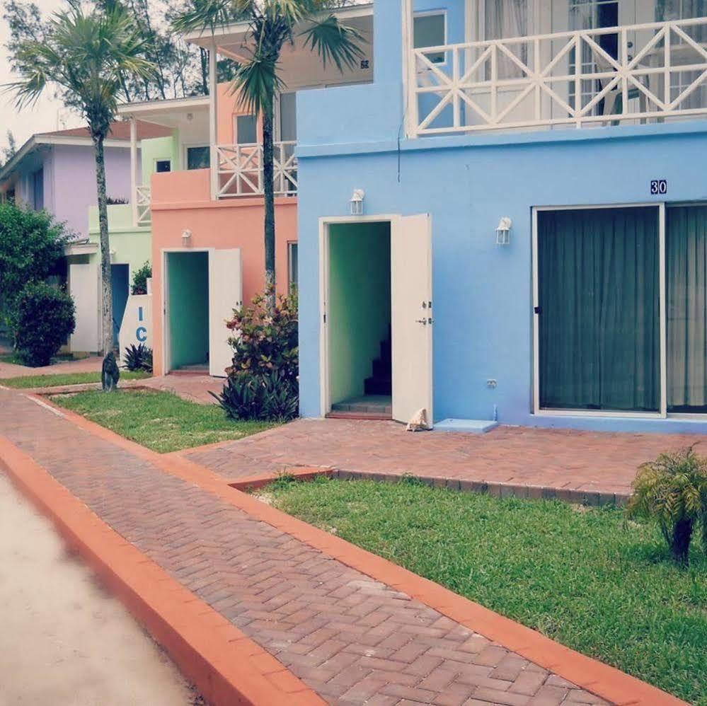 Beach Villas Coral Harbour Exterior photo